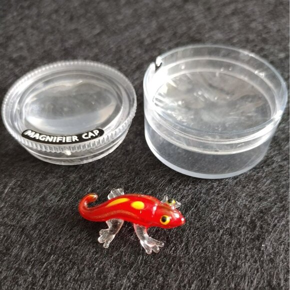 Miniature Glass Salamander Figurine, Magnifier Lid, Display Case, Red Lizard - Picture 3 of 9
